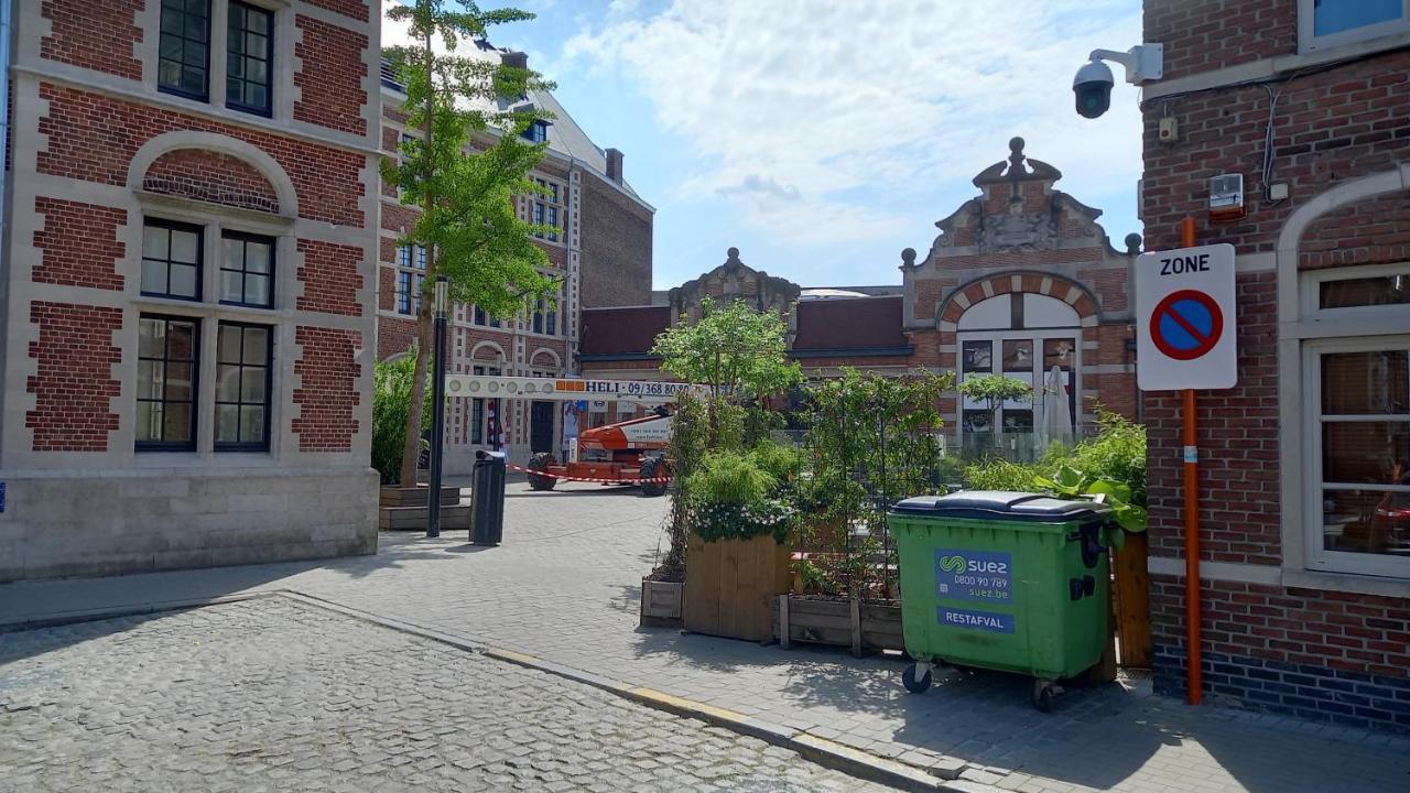 Luxe Appartement Met 3 Slaapkamers En 1 Kingsize Bed Slaapzetel En Drie Dubbelbedden Dendermonde Exterior photo